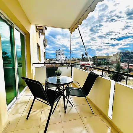 Mackenzie 11 Apartment *